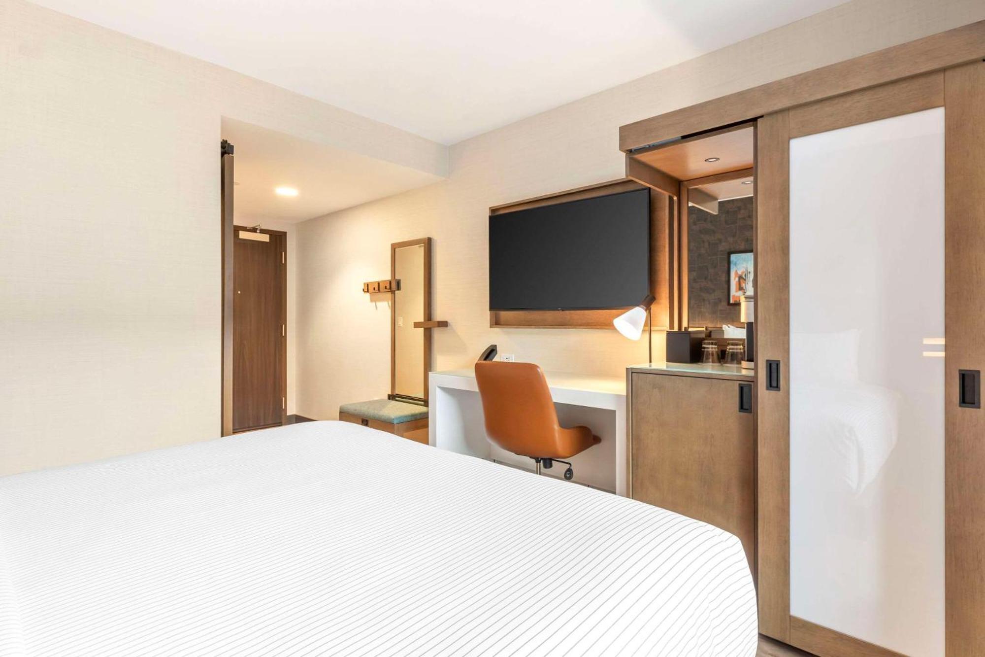 Cambria Hotel Denver Downtown Rino Exterior photo